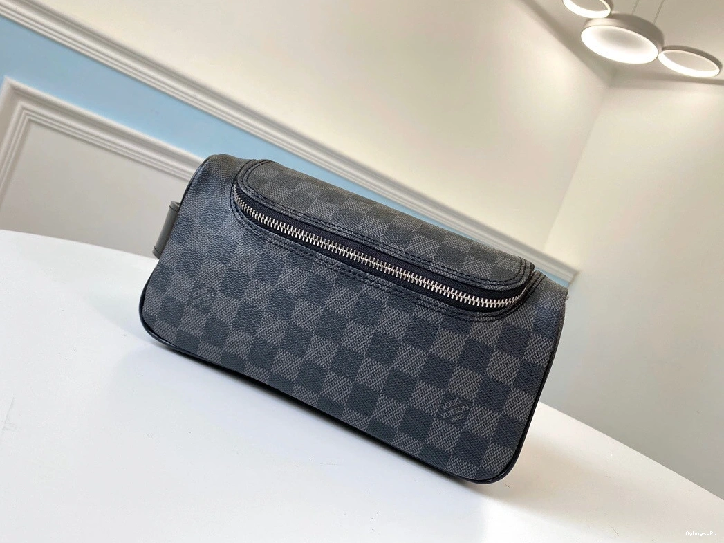 LOUIS POUCH VUITTON TOILETRY 0503